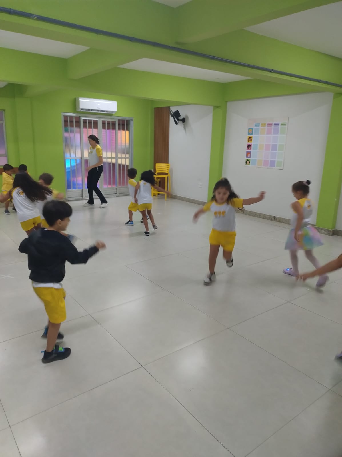 coelhinho sai da toca.jfif