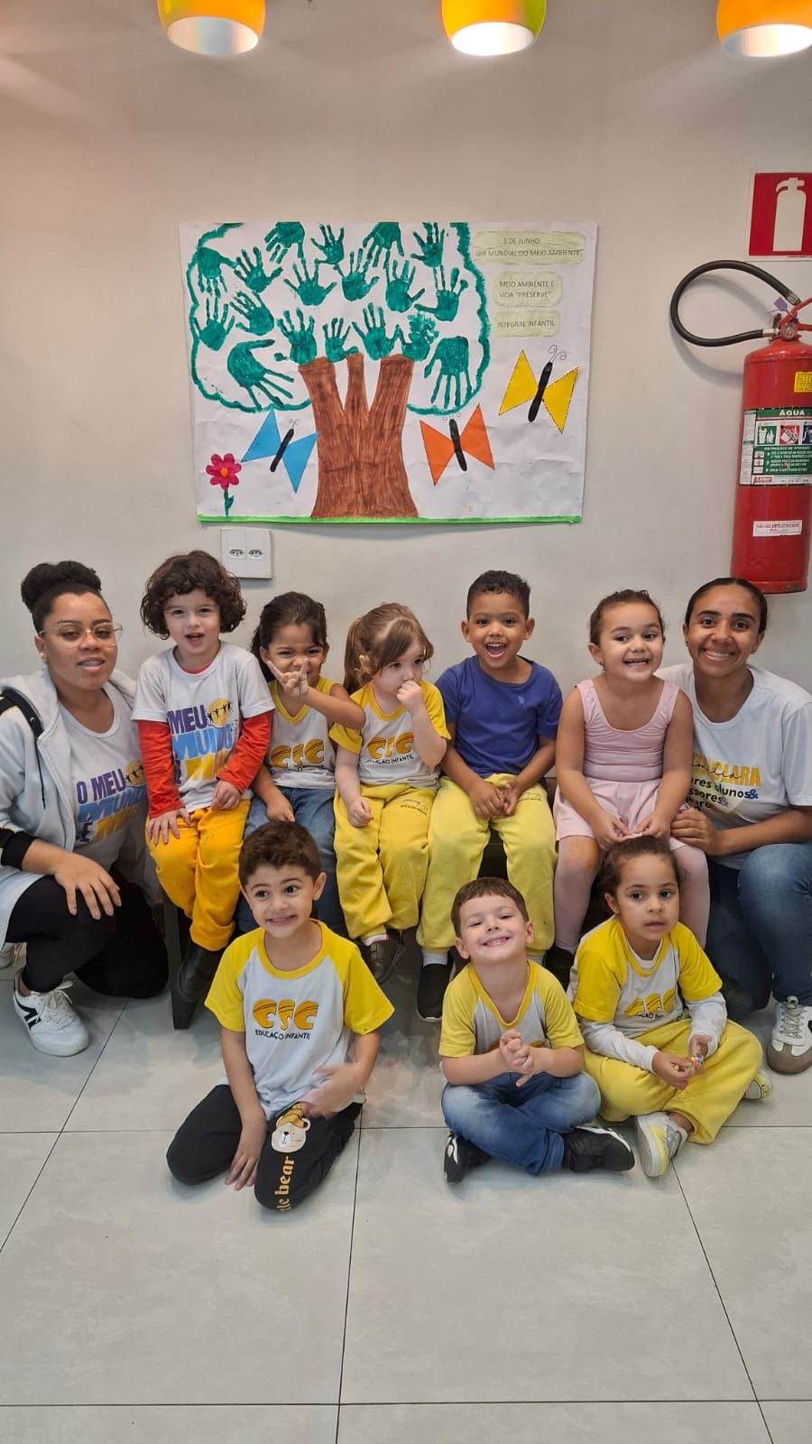 Mural da Natureza Pequenas mãos, grandes atitudes! 🌿🎨.jfif