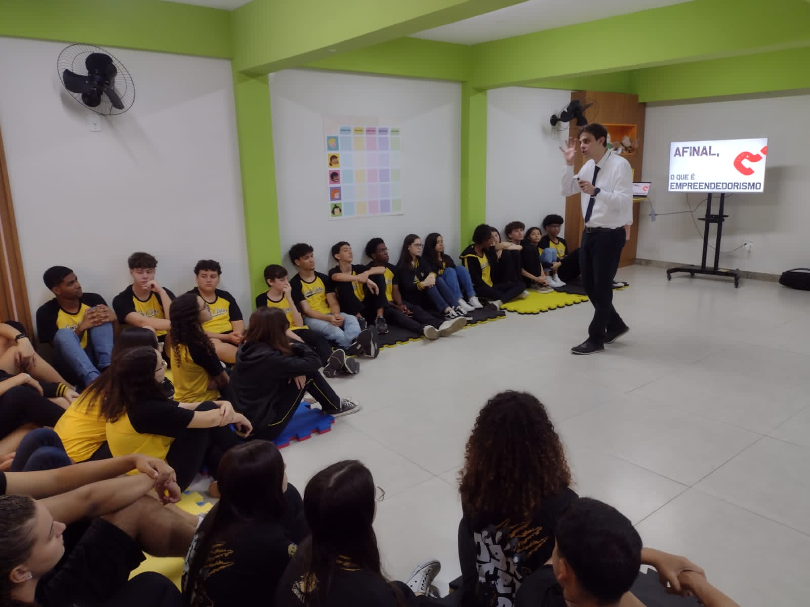 Empreendedorismo e Inovação Ensino Médio Reflete sobre o Futuro Profissional2.jfif