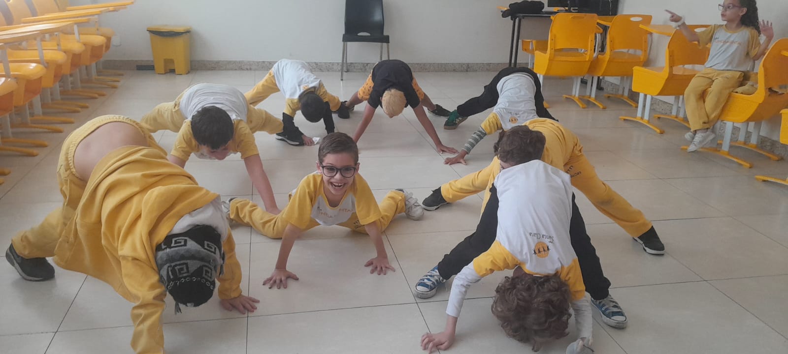 Integral Explora Movimento e Expressão na Aula de Teatro.jfif