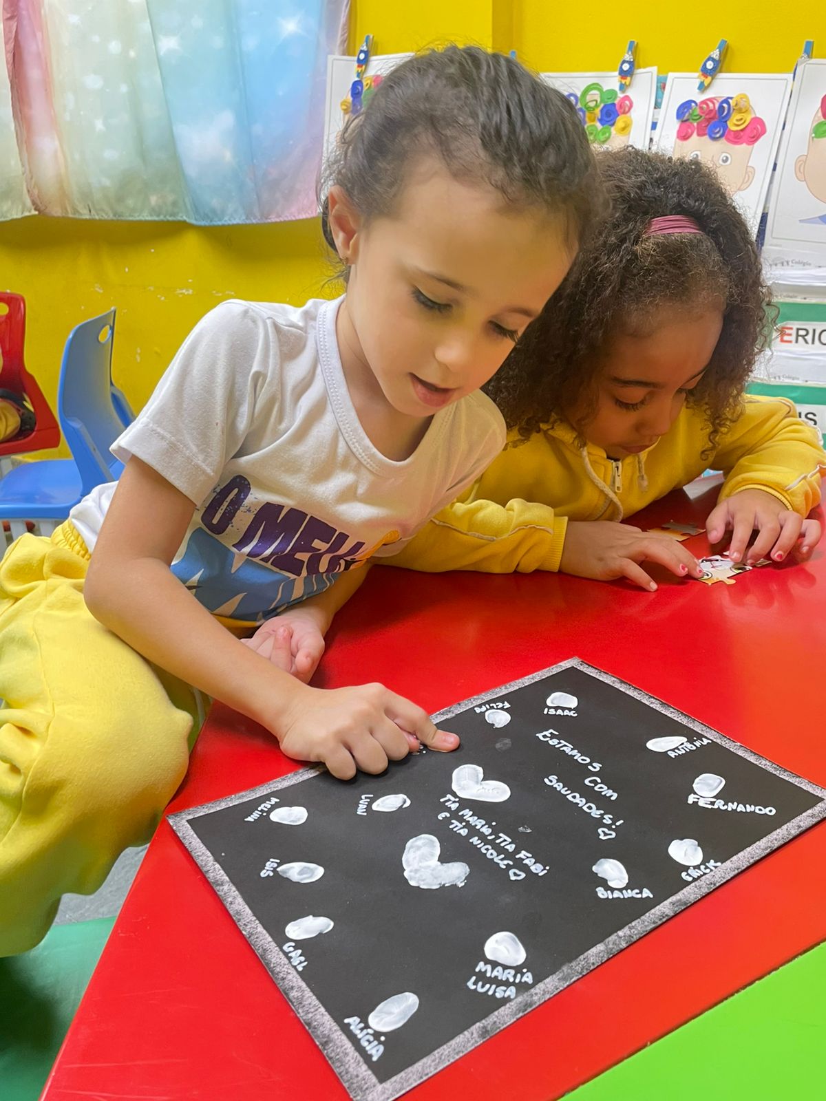 Mensagem de carinho a turma envia um abraço especial para Helena 🌻✨.jfif