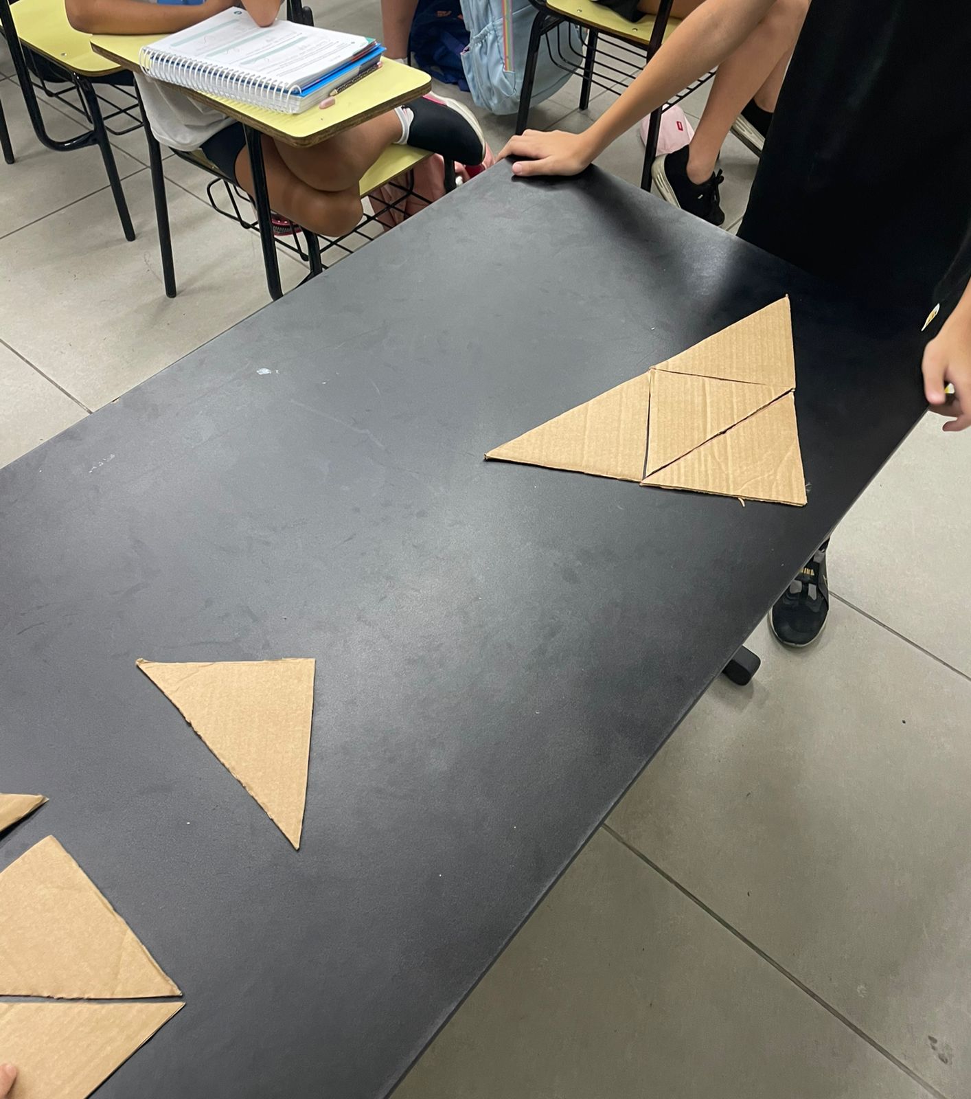 Desafio dos Triângulos Criatividade e Lógica em Ação no 5º Ano!.jfif