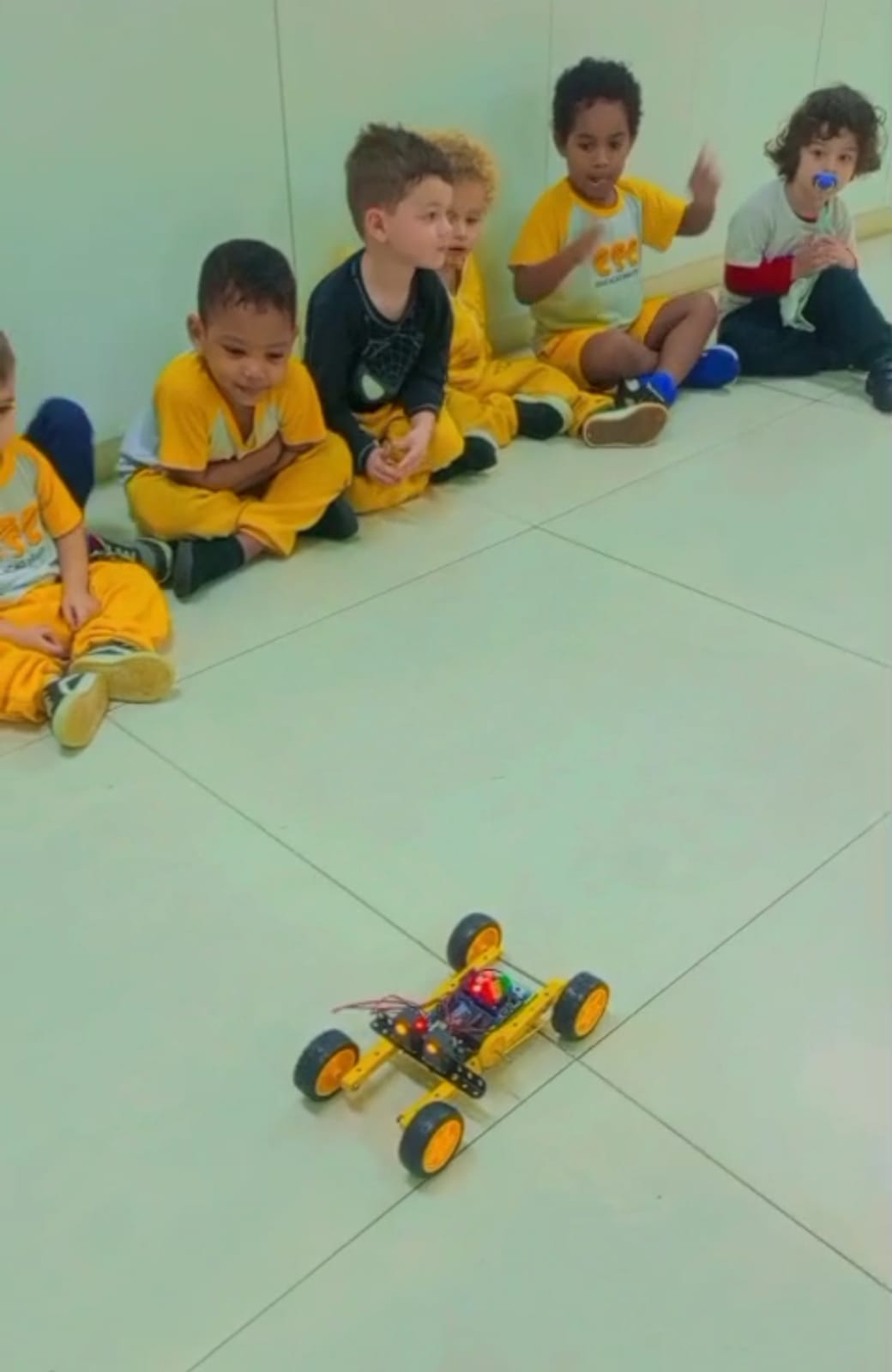 Educação Infantil Explora Robótica no Integral.jfif